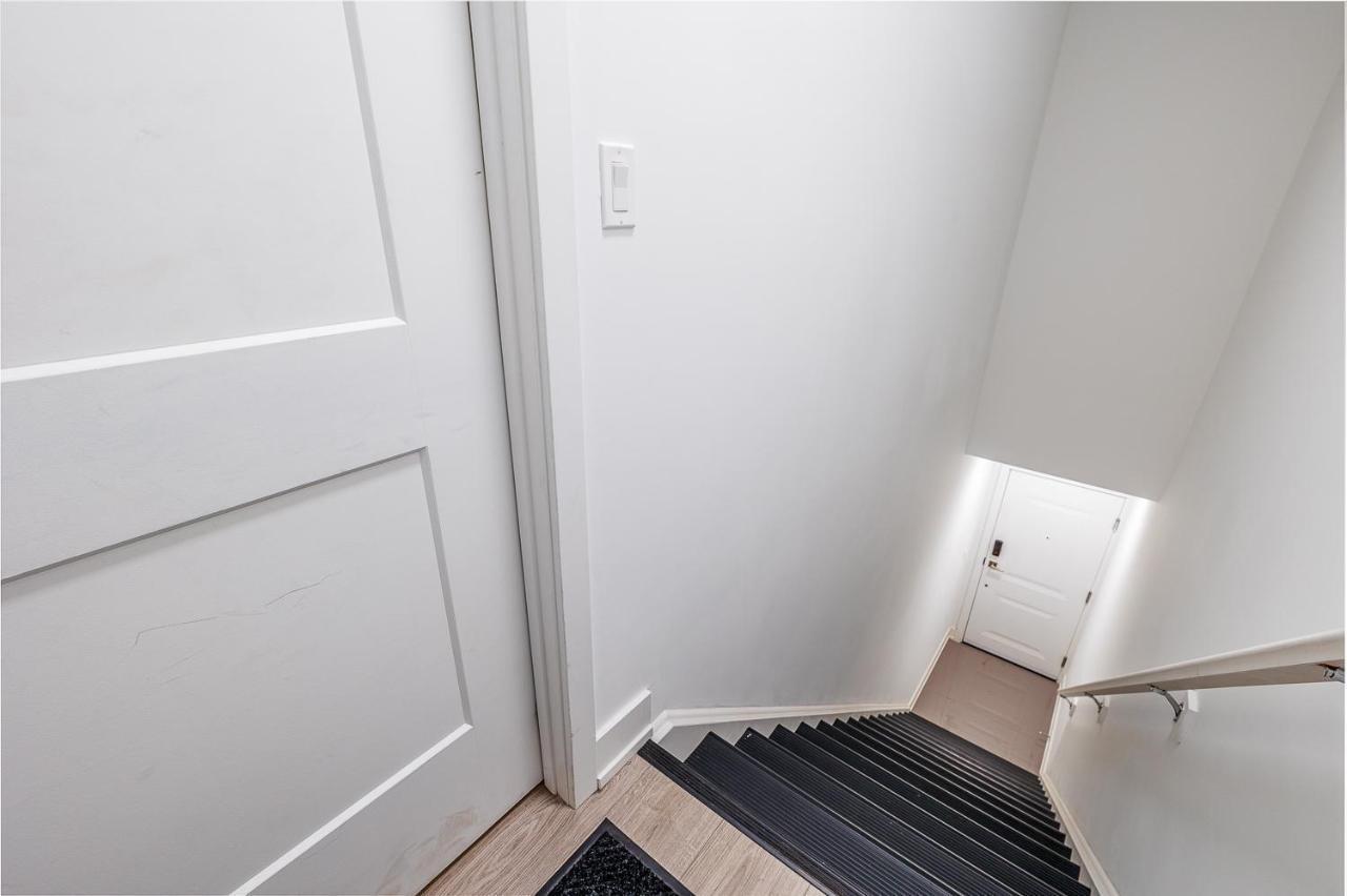 Exquisite 2 Bedroom Apt, Mins To The Falls. Niagara Falls